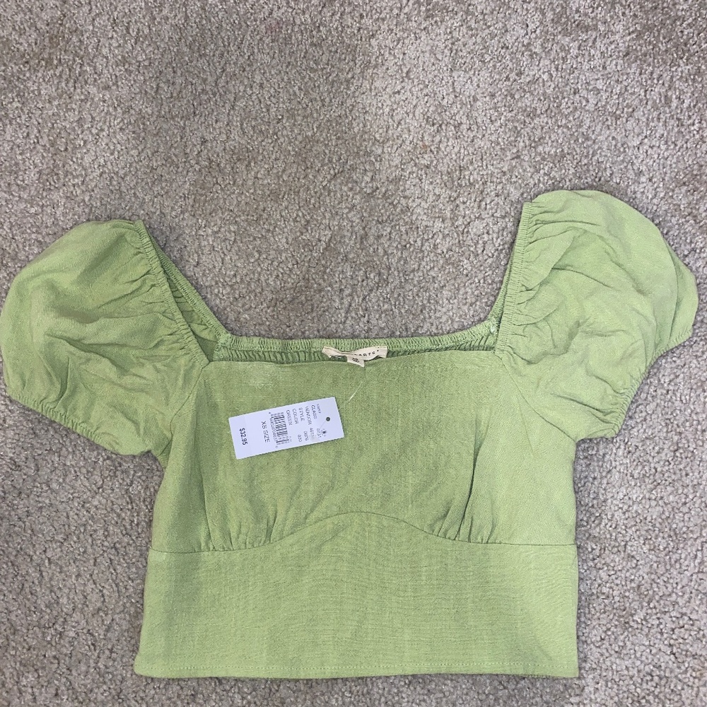 Green puff shoulder crop